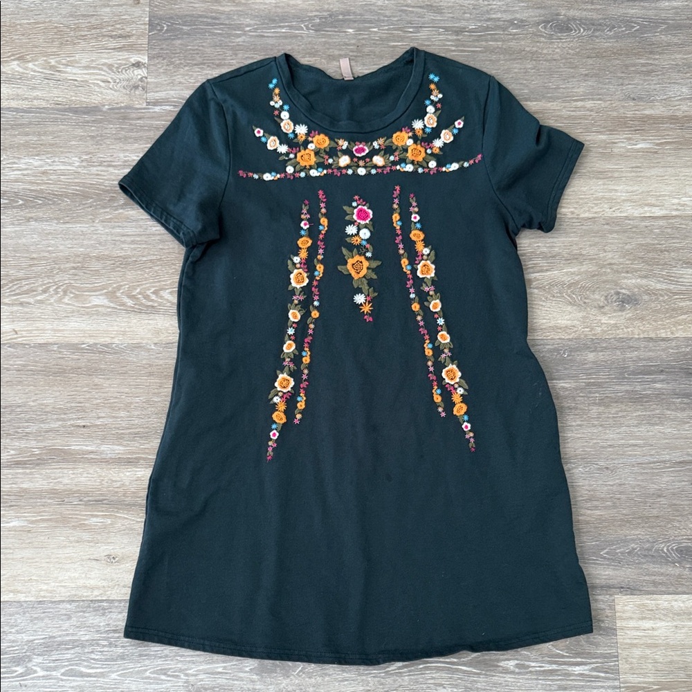 Jardin- Green Dress with Floral Embroidery